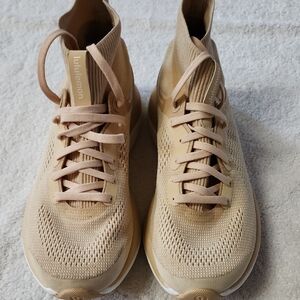 lululemon athletica Women's Chargefeel Tan Sneakers Size 8.5 Preowned